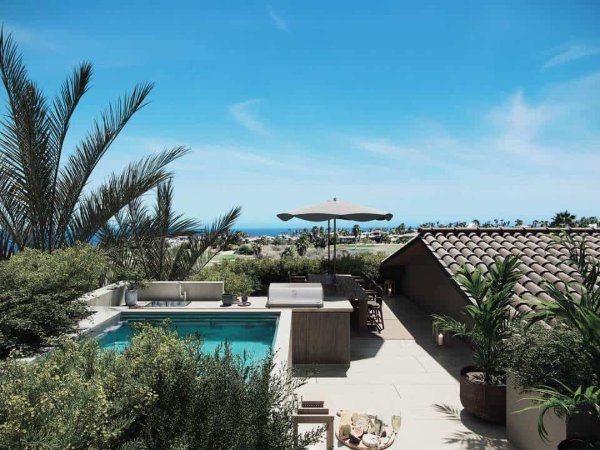 Larena residence at Club Campestre